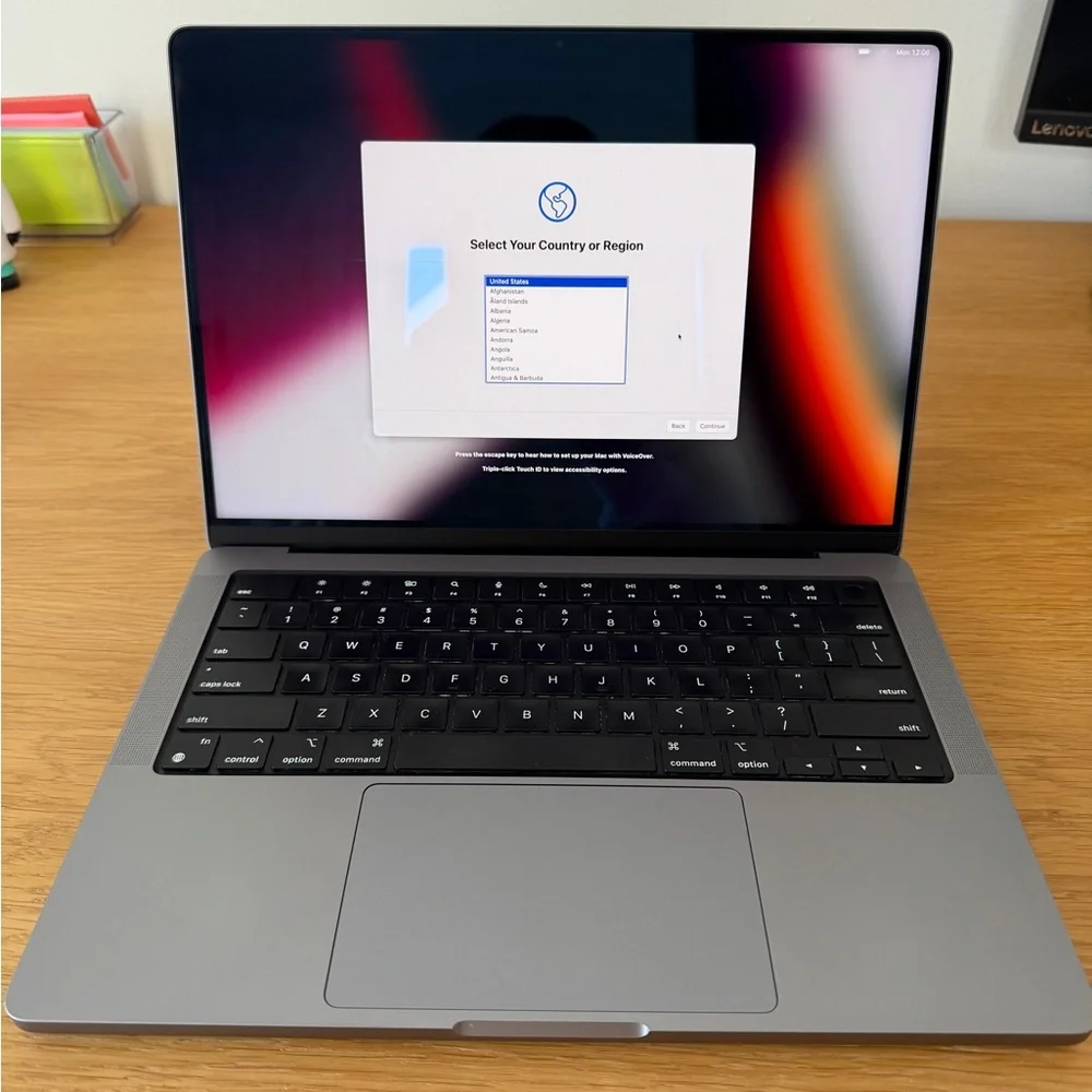 2021 M1 Apple MacBook Pro 10C CPU/14C GPU/1 TB
